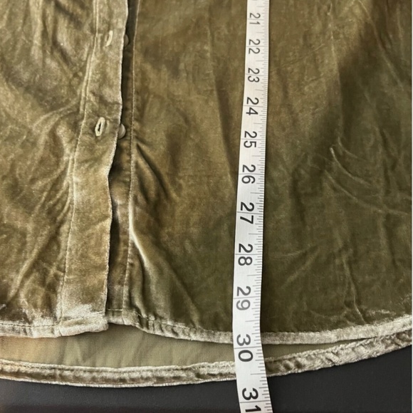 Stunning Hadley shirt by pilcro in a beautiful green-velvet. Nice drape and soft - Picture 7 of 7